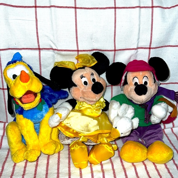 Disney Store Mickey’s 12 Days of Christmas Plush beanies lot - Picture 2 of 4